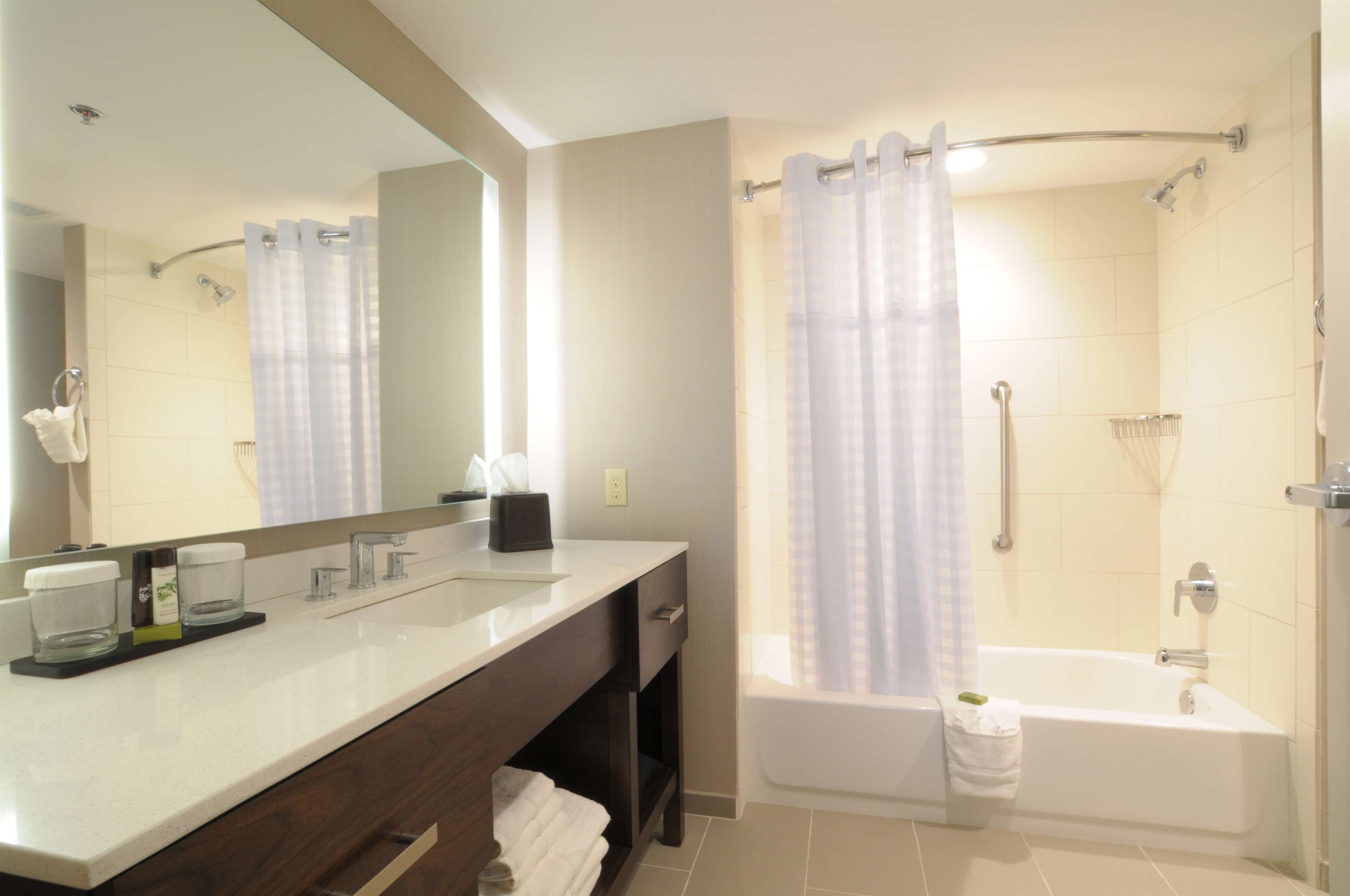 free toiletries, towels