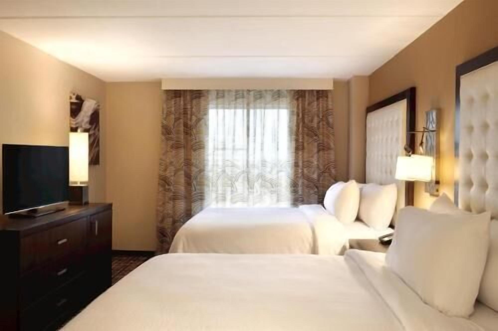 In-room safe, desk, WiFi, bed sheets