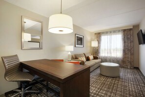 Zimmersafe, Schreibtisch, WLAN, Bettwäsche