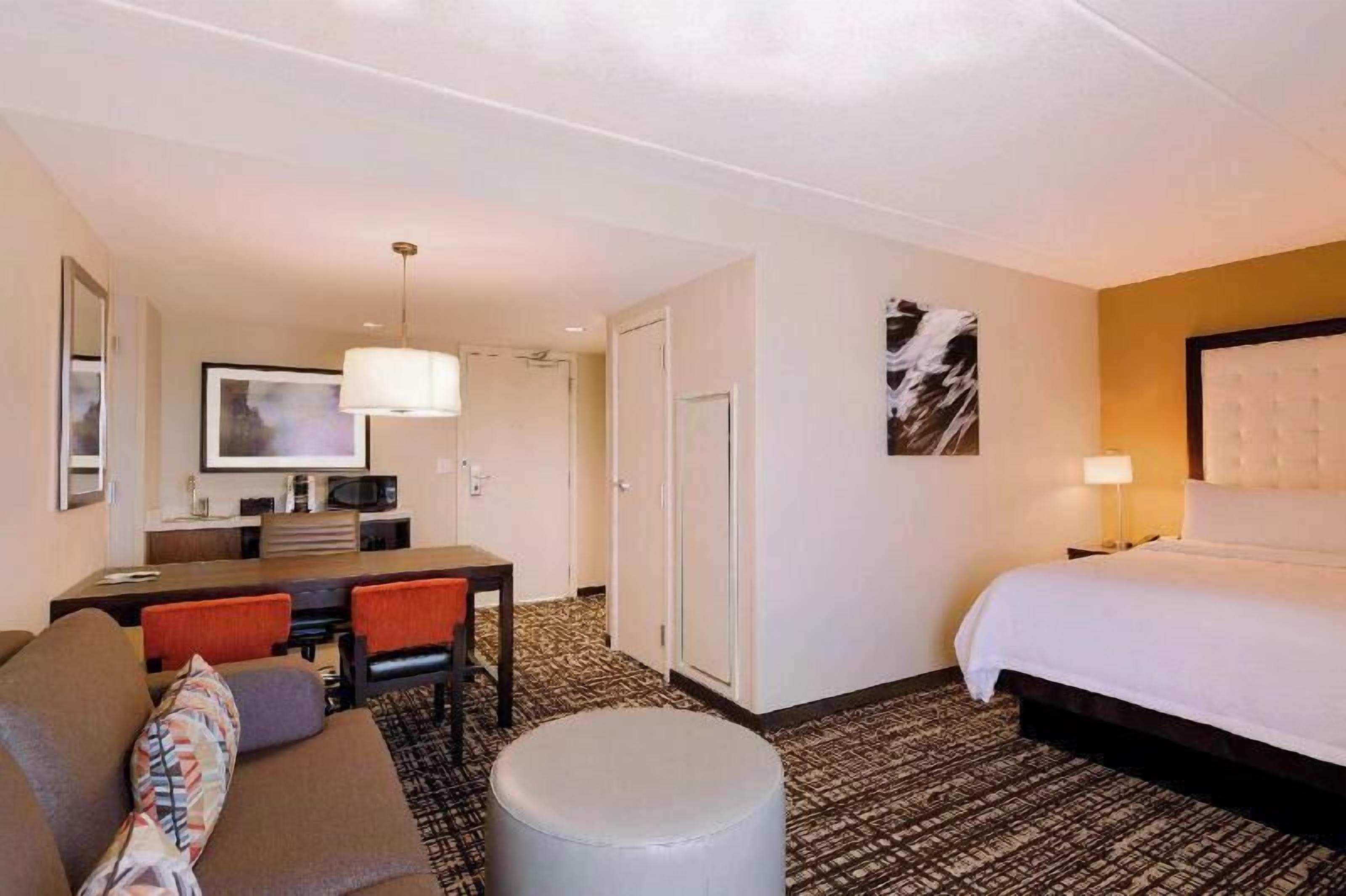 In-room safe, desk, WiFi, bed sheets
