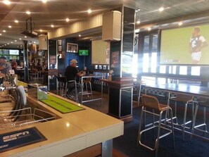 Bar (on property) - Grand Tasman Hotel (Port Lincoln)