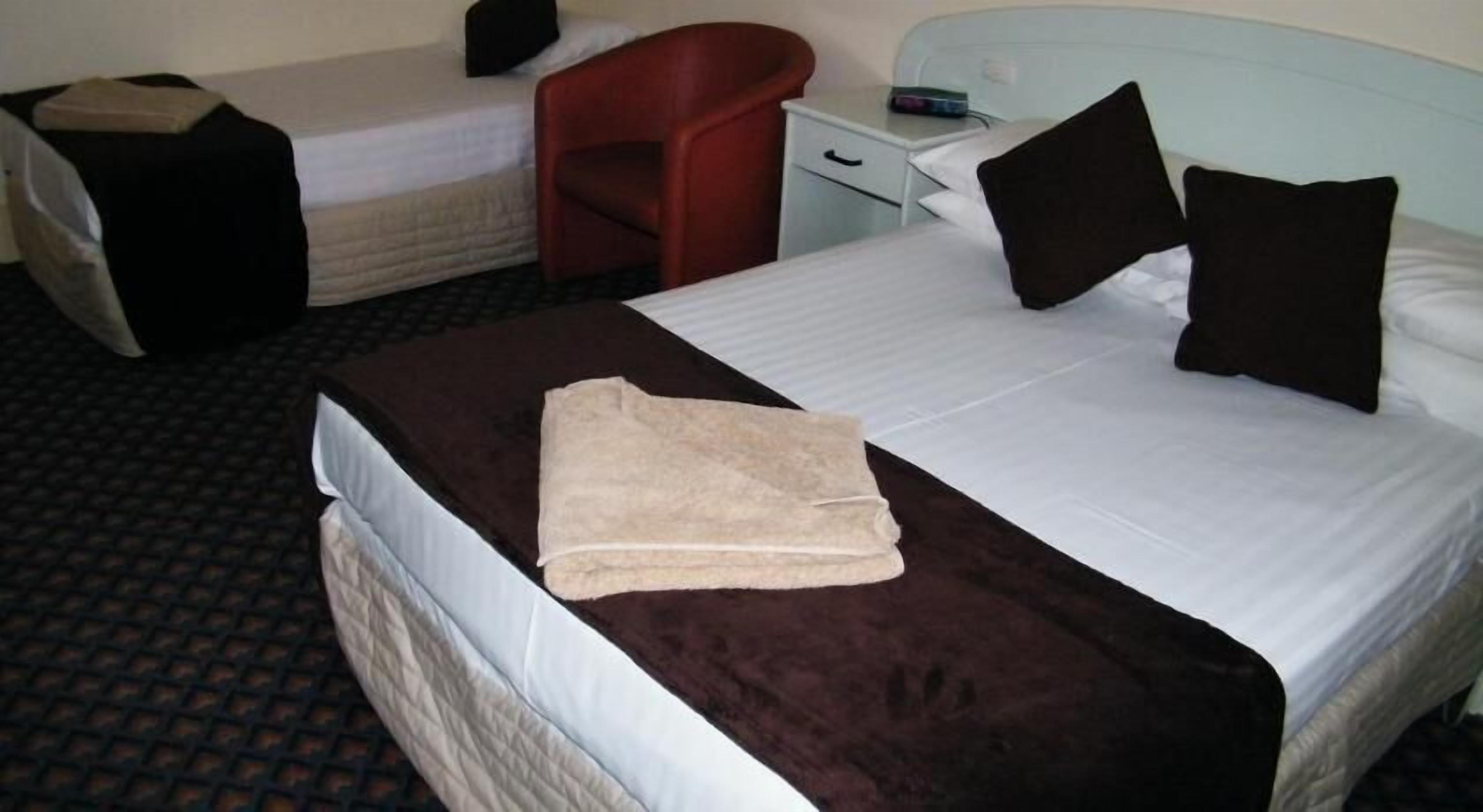 Free minibar, iron/ironing board, cots/infant beds, free WiFi
