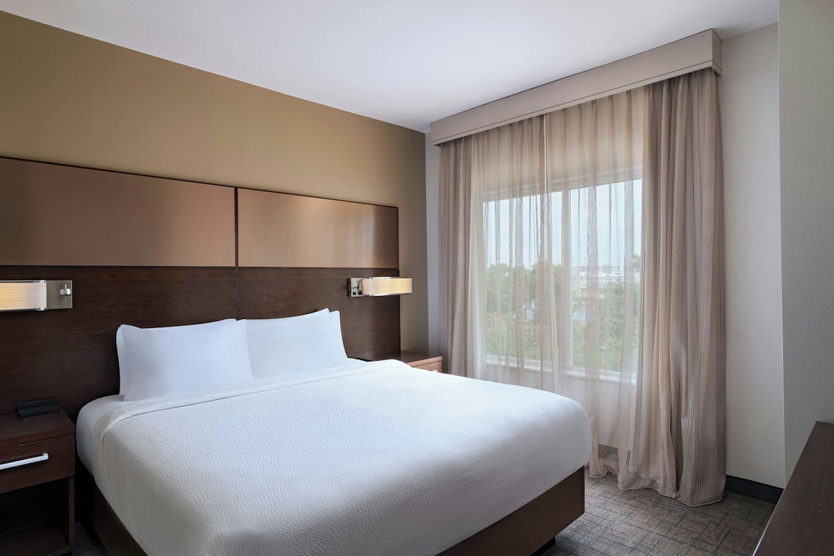 1 bedroom, premium bedding, desk, iron/ironing board