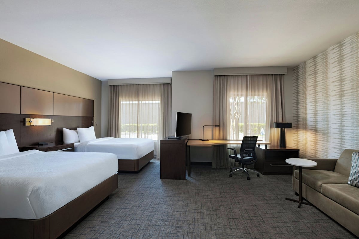 Studio, Multiple Beds, Non Smoking | 1 bedroom, premium bedding, desk, iron/ironing board