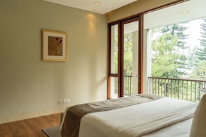 4 Bedrooms Villa with Private Pool | View from room - Green Forest Plantation View 6BR with Infinity Pool (Cimenyan)