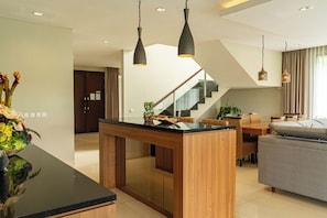 4 Bedrooms Villa with Private Pool | Minibar - Green Forest Plantation View 6BR with Infinity Pool (Cimenyan)