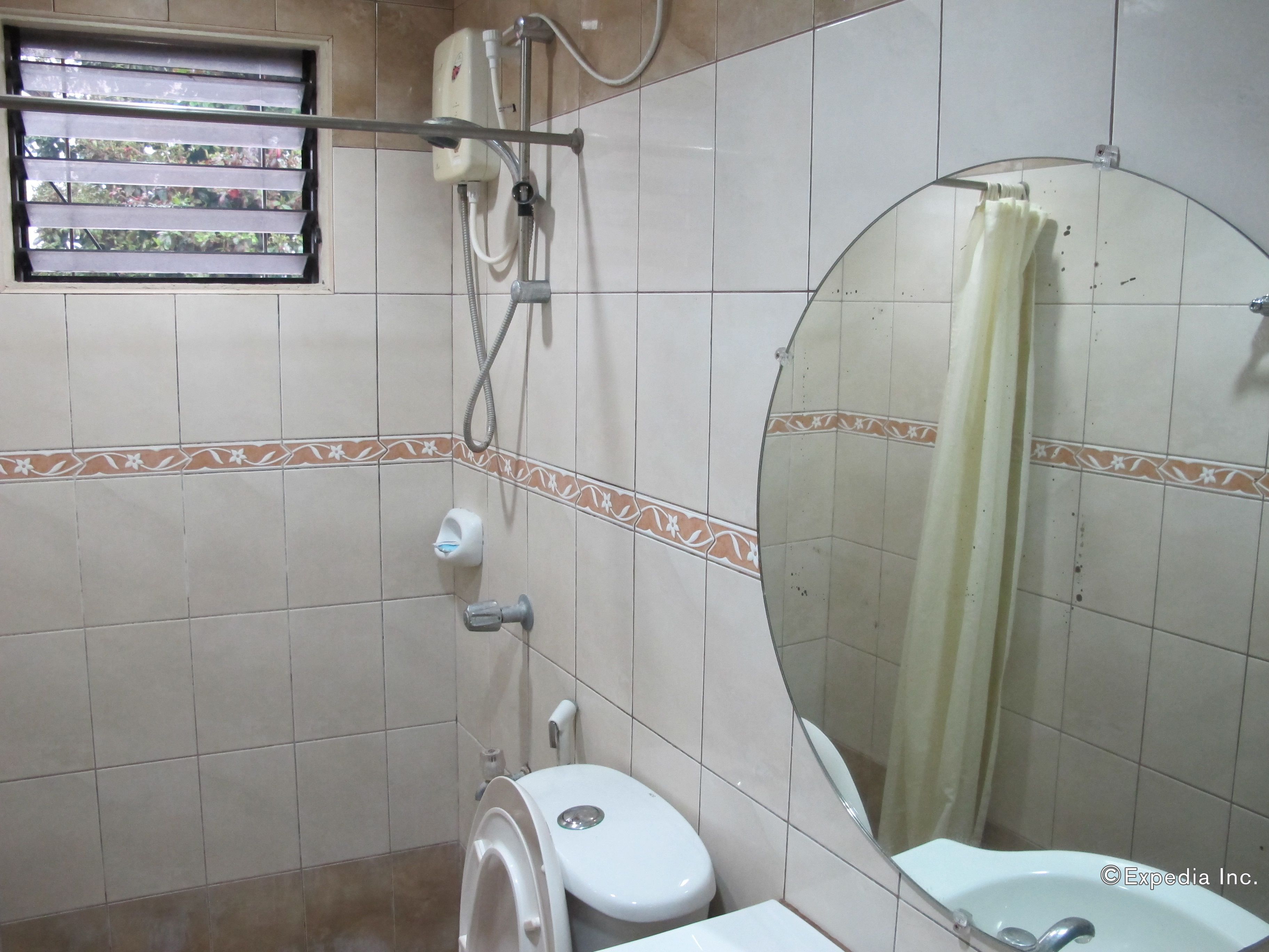Chambre Double Deluxe | Salle de bain | Douche, serviettes fournies
