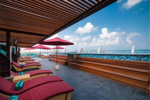 야외 수영장, 수영장 파라솔, 일광욕 의자