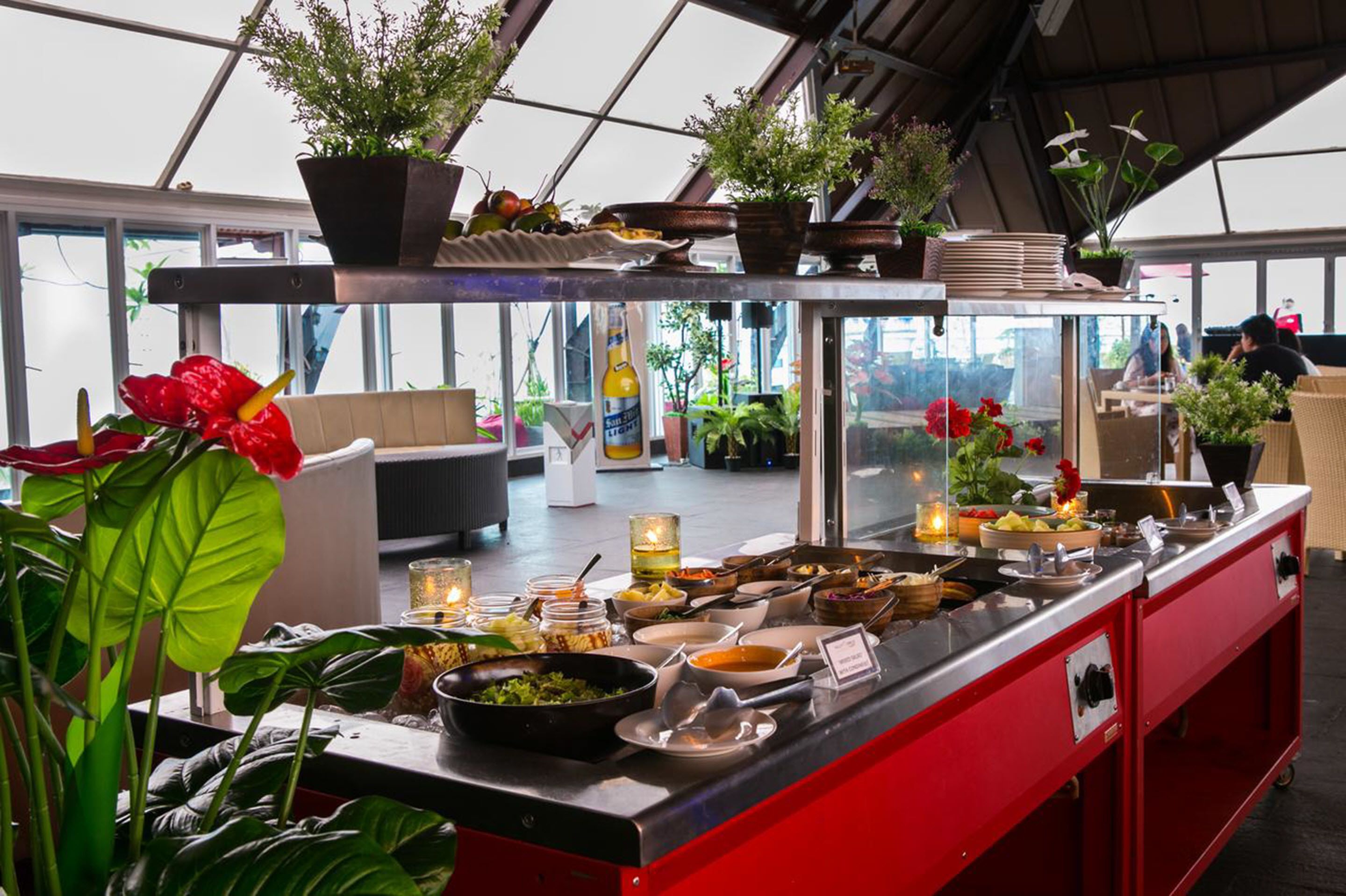 Päivittäinen buffetaamiainen (100000 IDR per henkilö)