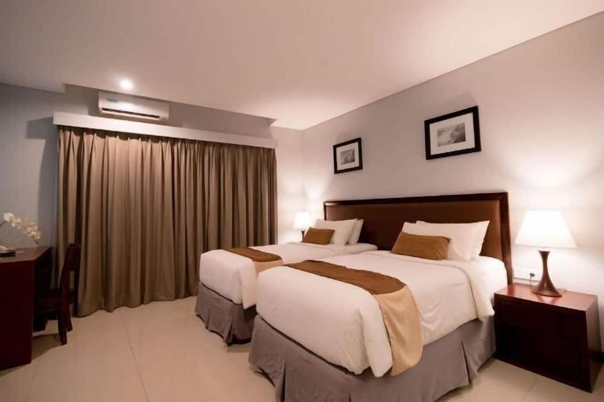 Minibar, in-room safe, desk, blackout drapes