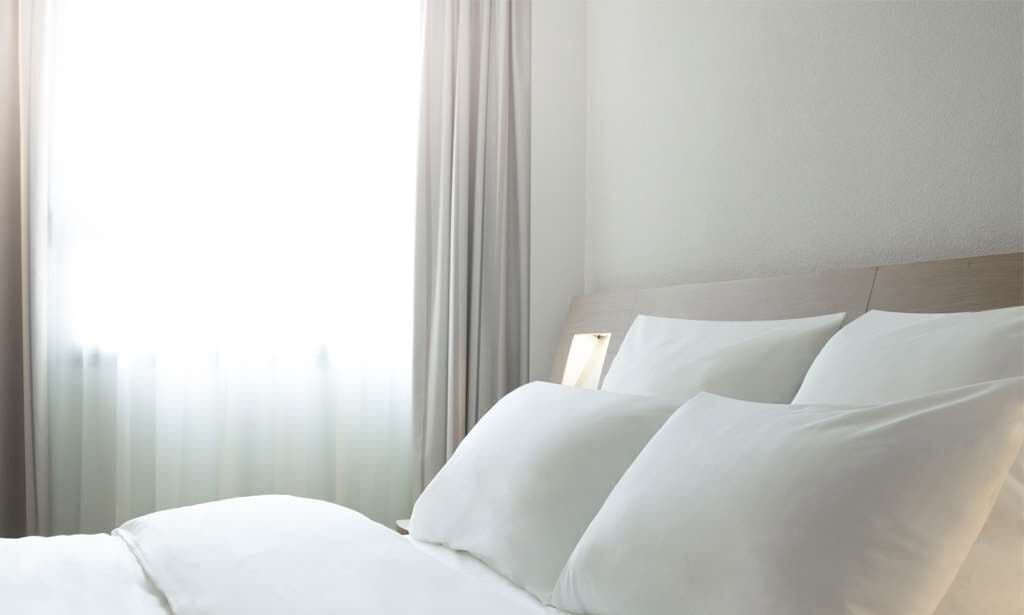 Ropa de cama hipoalergénica y minibar 