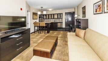 Desk, blackout drapes, iron/ironing board, free WiFi