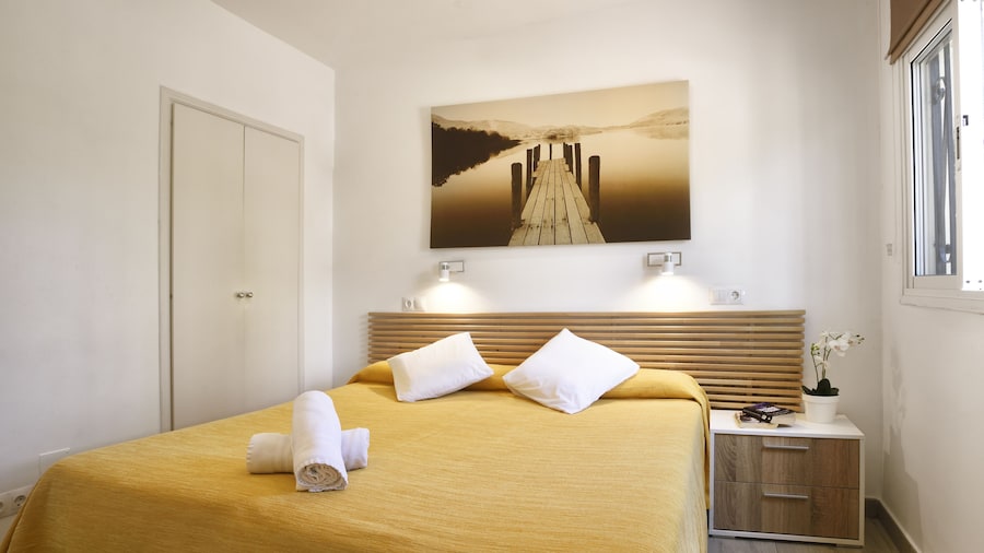 Naika Studios & Apartments