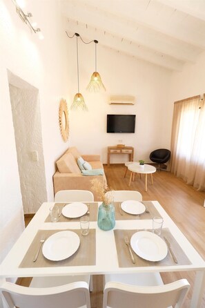 1 Schlafzimmer, hochwertige Bettwaren, individuell dekoriert