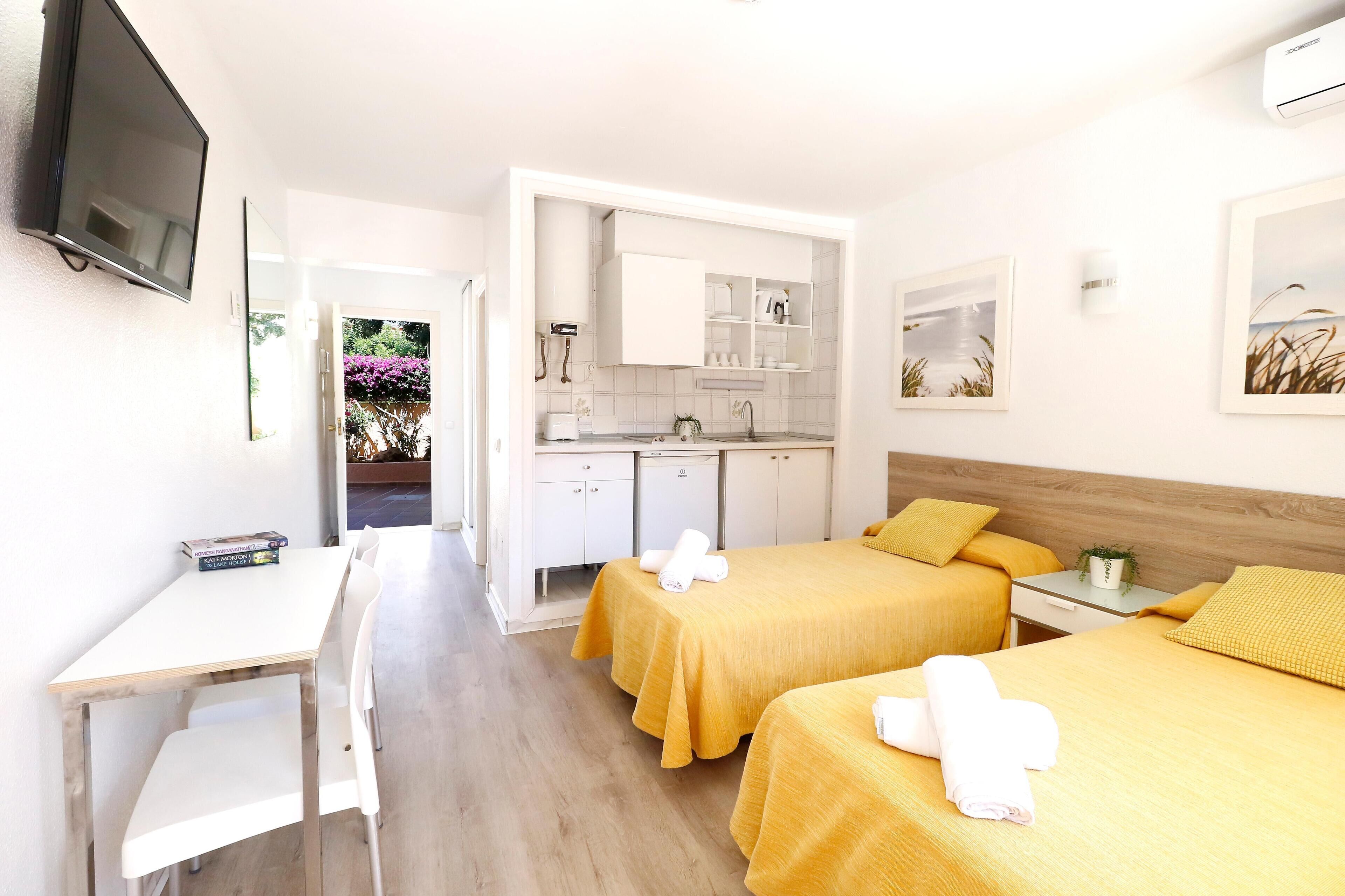 Apartment (1-2 pax.) | Premium bedding, individually decorated, individually furnished, desk