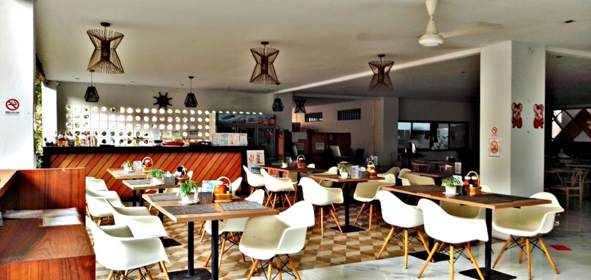 Café da manhã, almoço e jantar; culinária tailandesa 