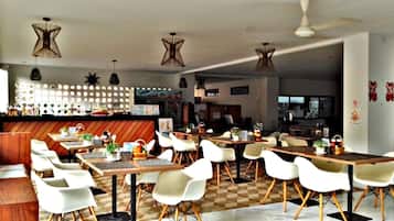 Café da manhã, almoço e jantar; culinária tailandesa