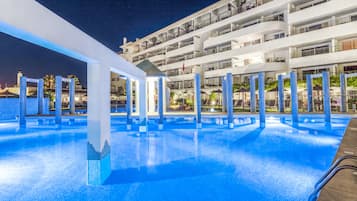 Seasonal outdoor pool, pool umbrellas, sun loungers