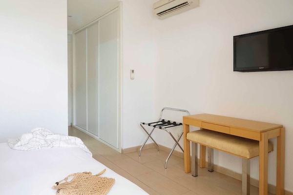 In-room safe, desk, iron/ironing board, cribs (surcharge)