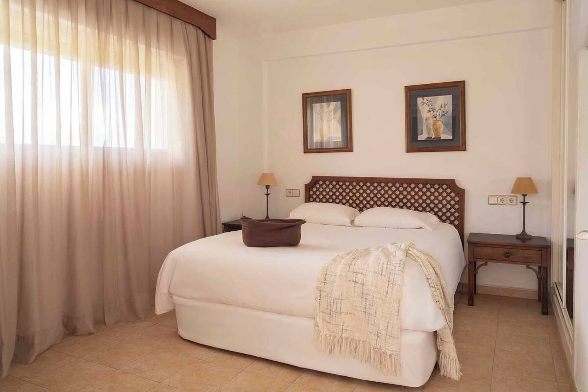 In-room safe, desk, iron/ironing board, cots/infant beds
