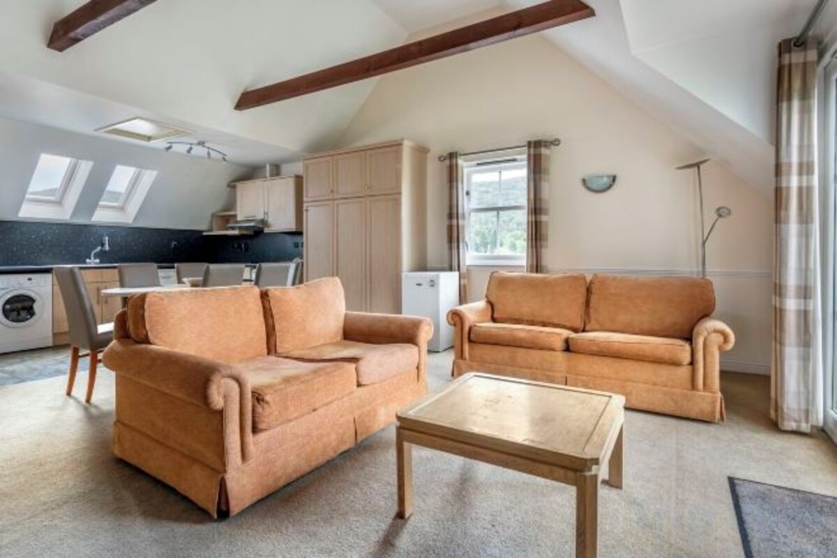 Living area | 22-inch flat-screen TV with digital channels, TV