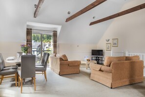 Cottage, 2 Bedrooms | Living area