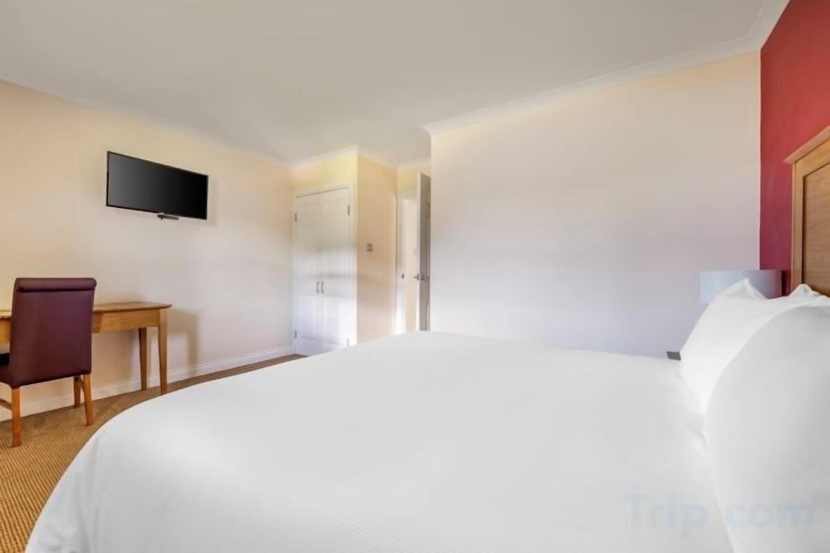 Iron/ironing board, cribs (free), WiFi (free), bed sheets