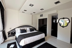 Ropa de cama de alta calidad y minibar 