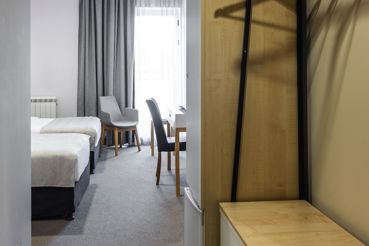 standard double or twin room | minibar, in-room safe, desk, blackout curtains