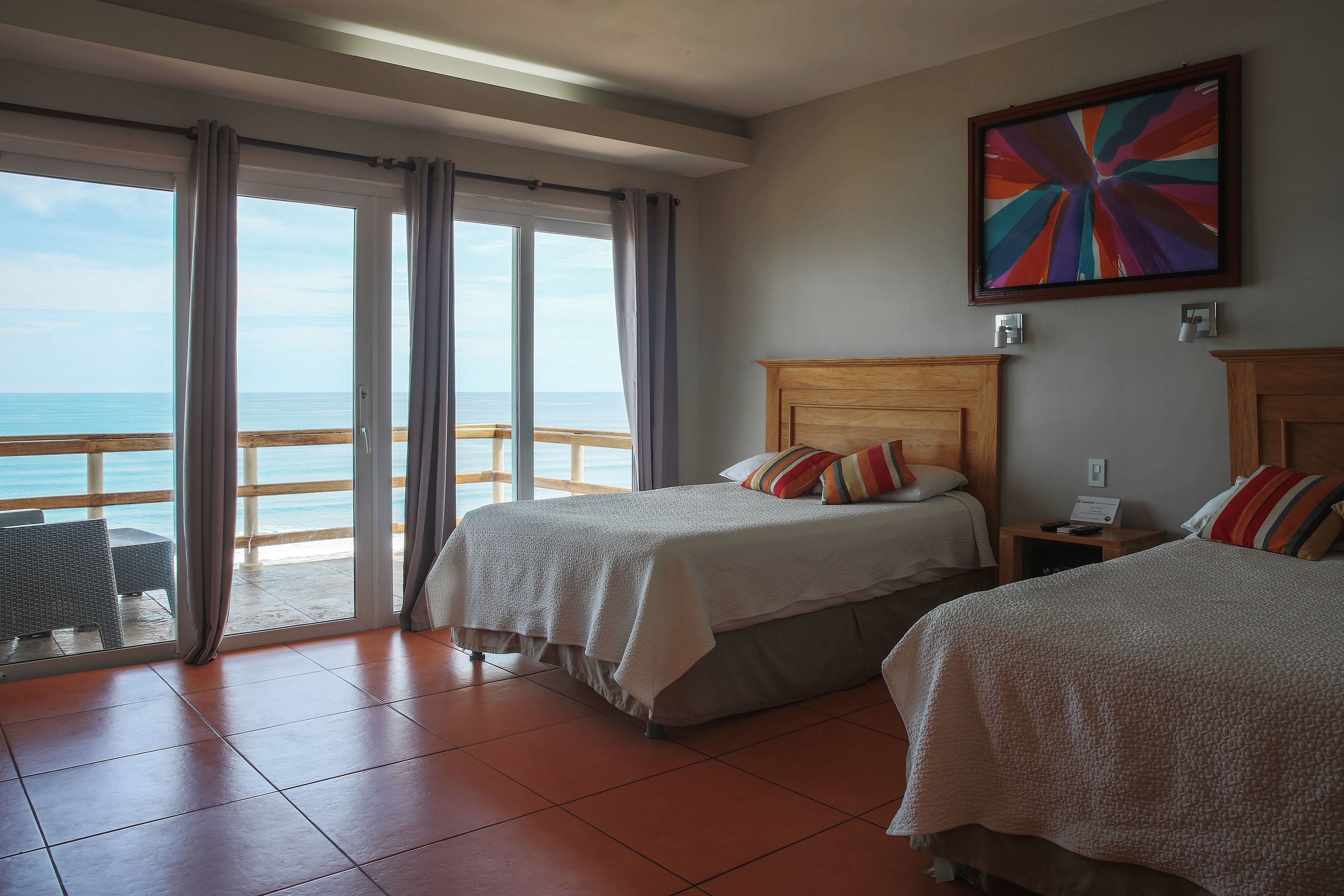 Phòng Suite, quang cảnh biển (Suite with Sea View) | Bộ đồ giường cao cấp, két bảo mật tại phòng, bàn, màn/rèm cản sáng 