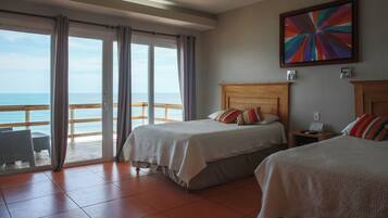 Suite, vista al océano (Suite with Sea View) | Ropa de cama de alta calidad y caja de seguridad en la habitación