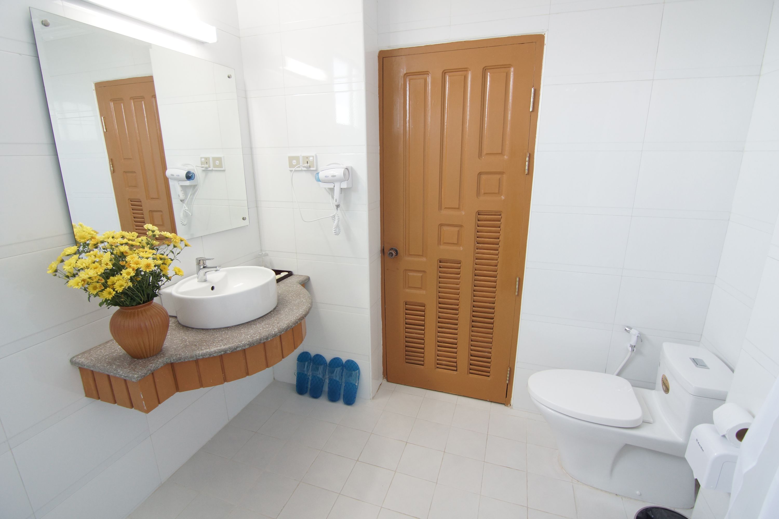 suite, 1 bedroom | bathroom | free toiletries, hair dryer, bathrobes, slippers
