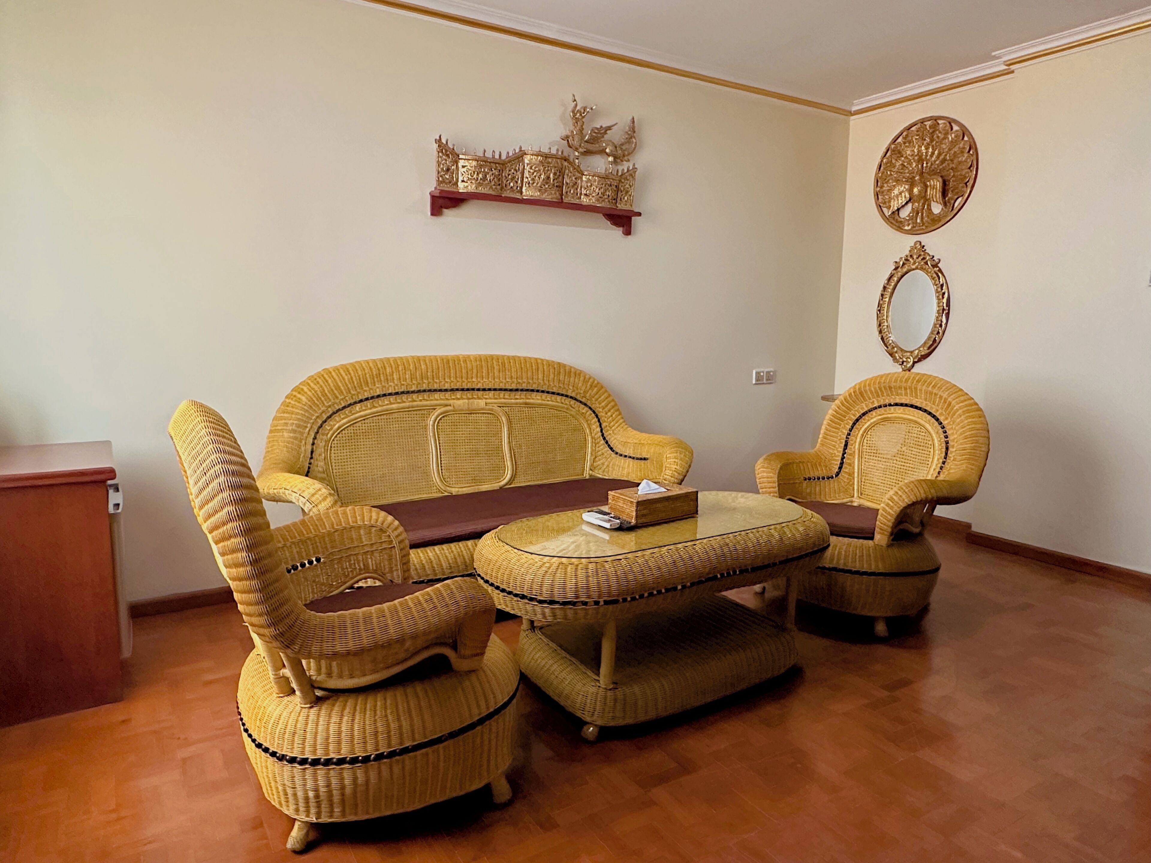 suite, 1 bedroom | living area | 32-inch led tv with satellite channels, tv