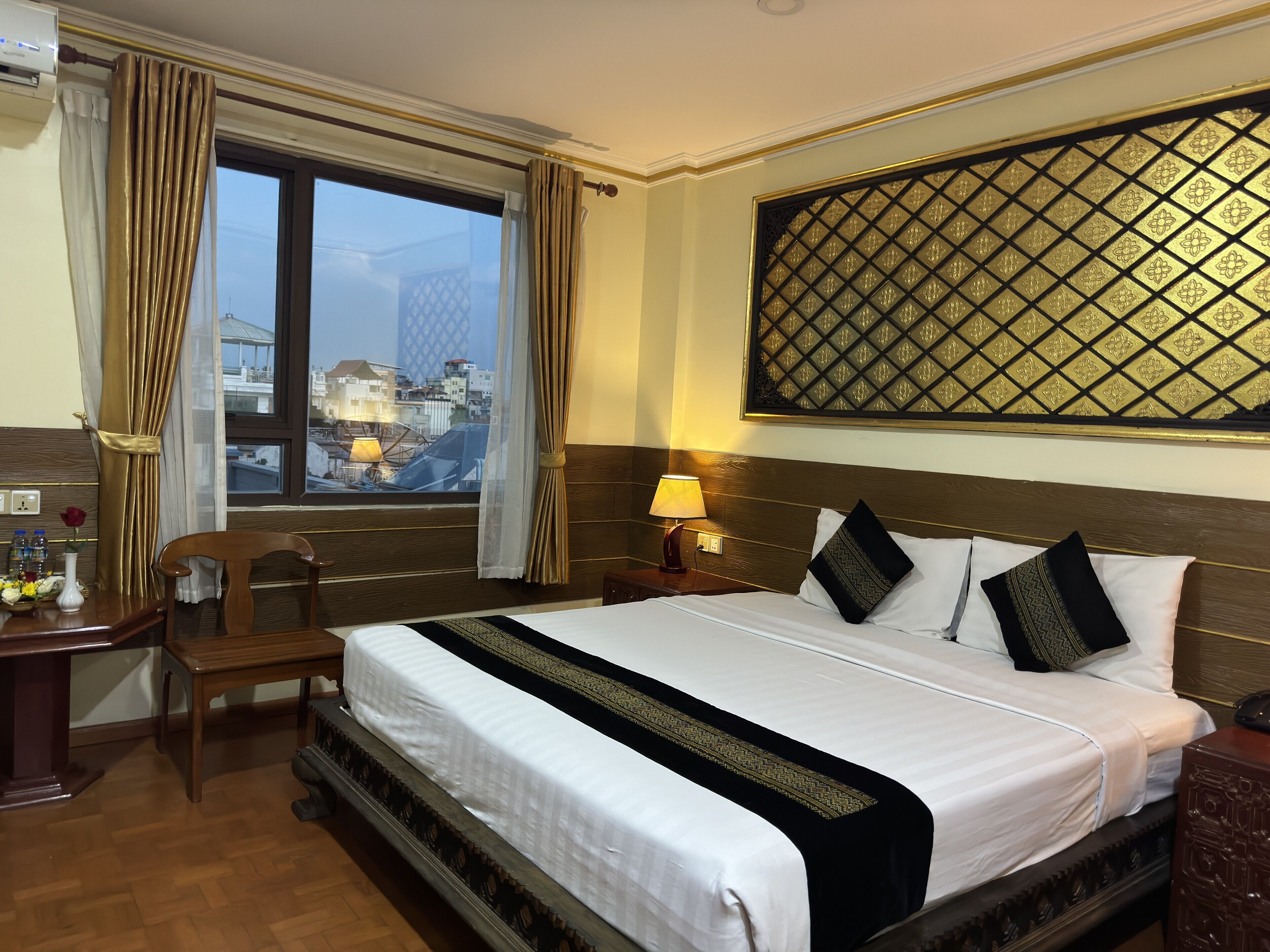 deluxe double room, 1 double bed, city view | 1 bedroom, egyptian cotton sheets, premium bedding, minibar