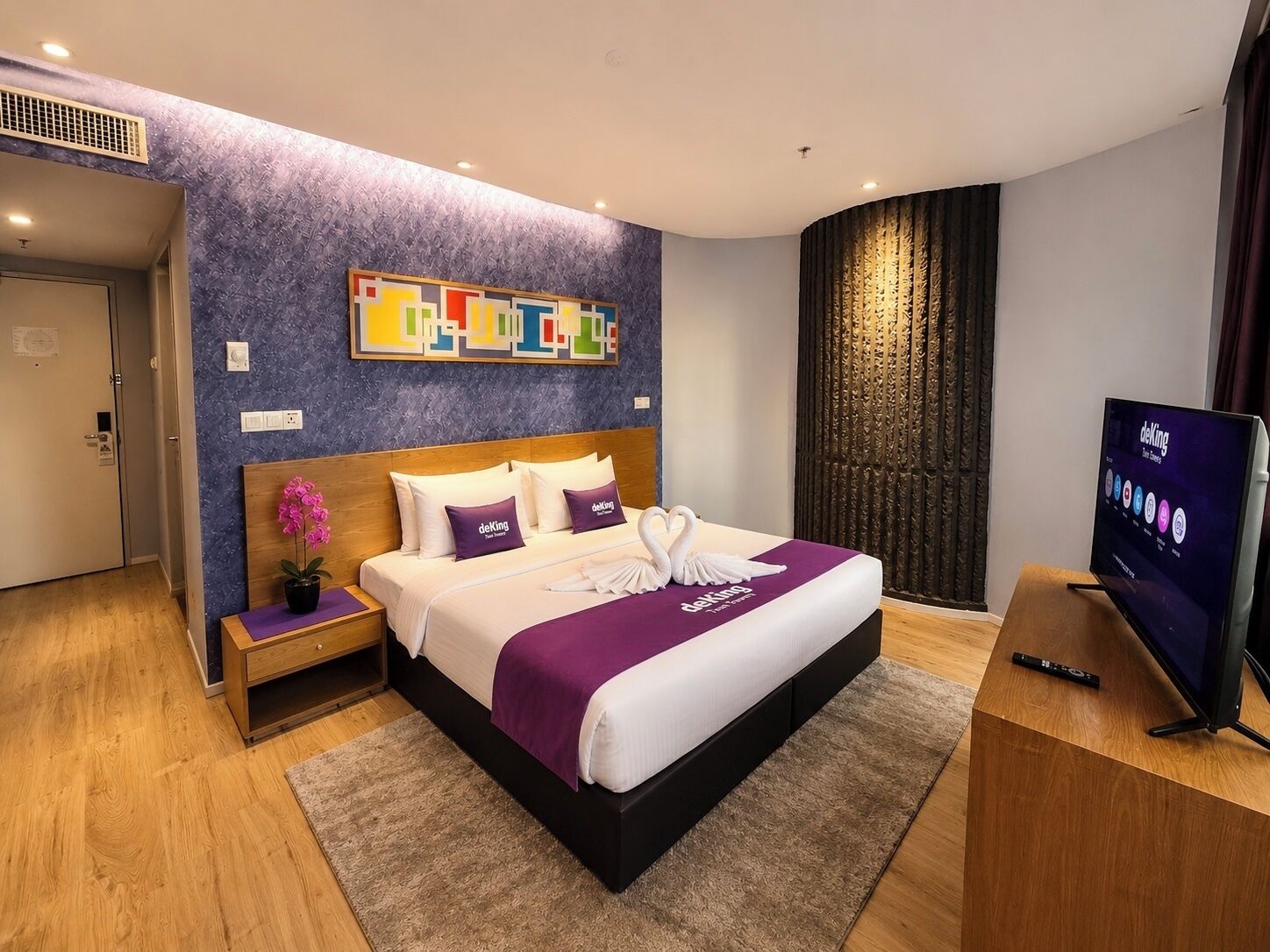 Premium Double Room, 1 King Bed, City View | Minibar, in-room safe, desk, iron/ironing board