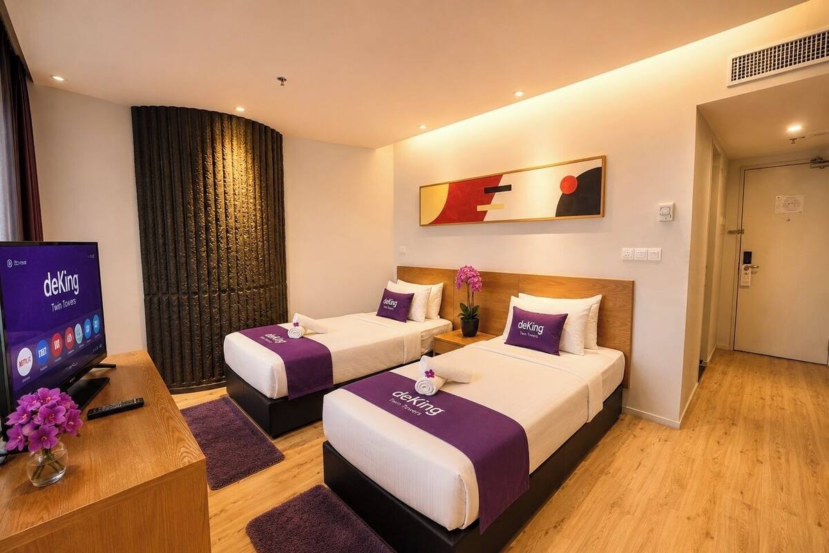 Deluxe Twin - City View | Minibar, in-room safe, desk, laptop workspace