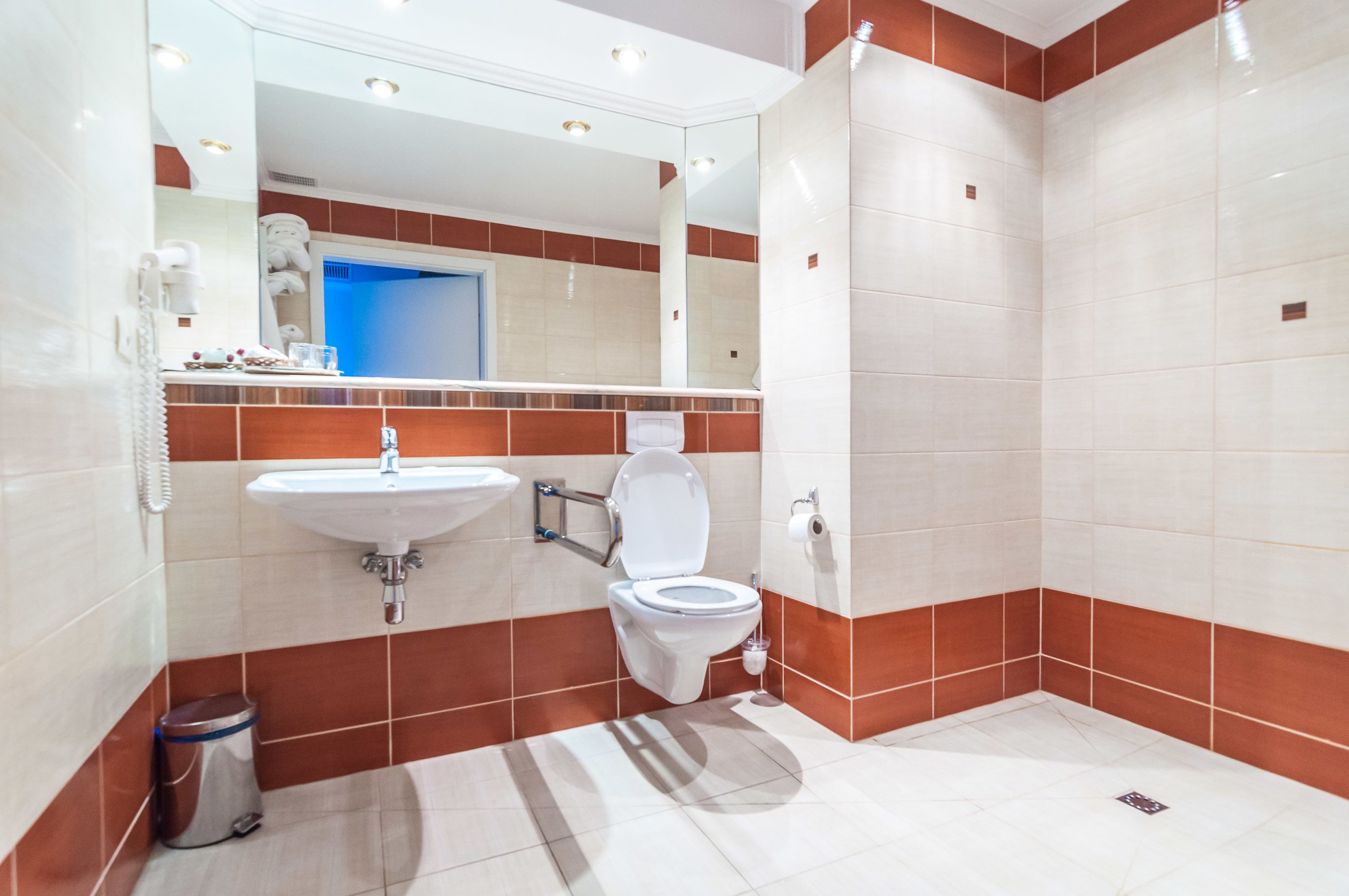 classic twin room | bathroom | shower, designer toiletries, hair dryer, towels