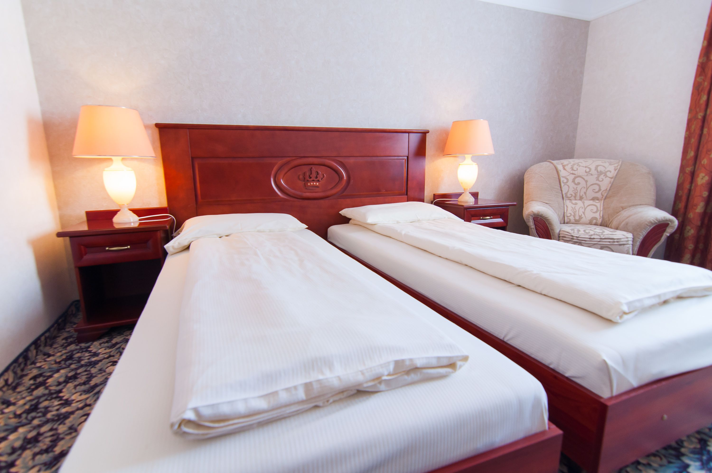 classic twin room | hypo-allergenic bedding, in-room safe, desk, laptop workspace