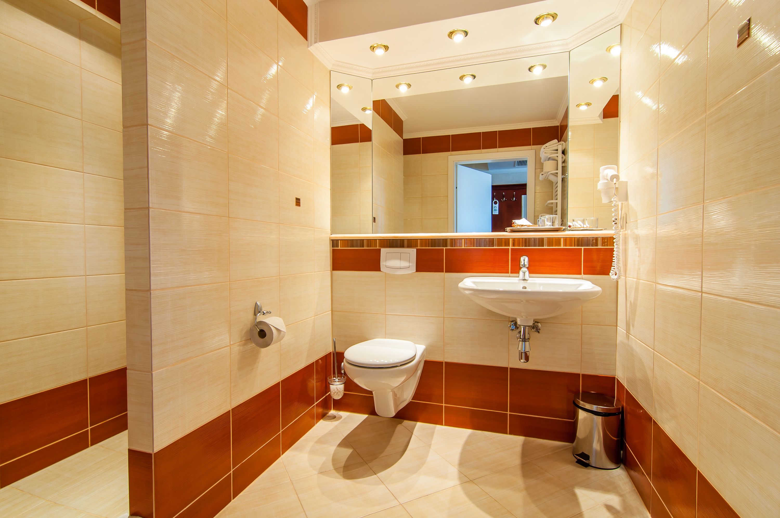 classic twin room | bathroom | shower, designer toiletries, hair dryer, towels