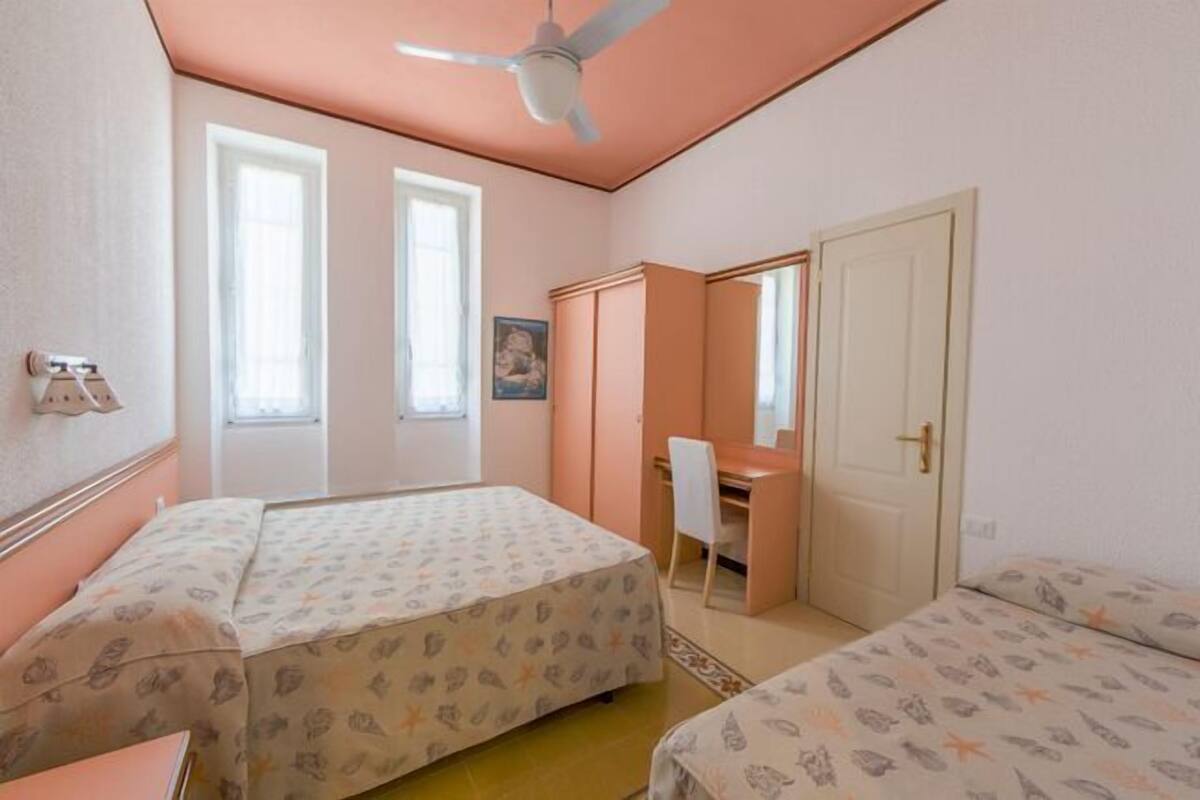 Triple Room (pacchetto spiaggia) | Premium bedding, down duvets, desk, free WiFi
