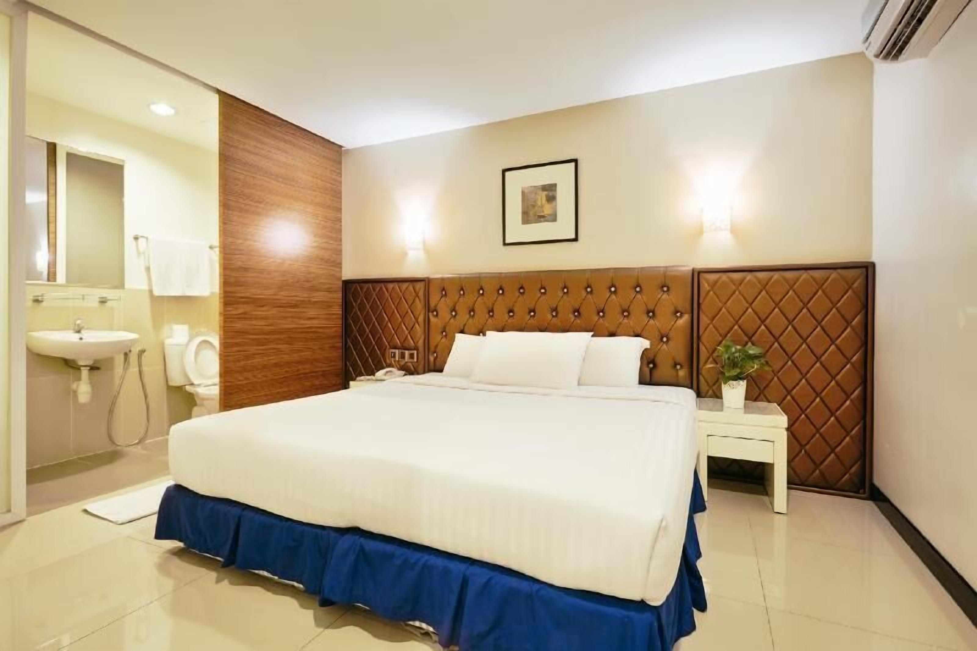 Caja fuerte, escritorio, wifi gratis y ropa de cama