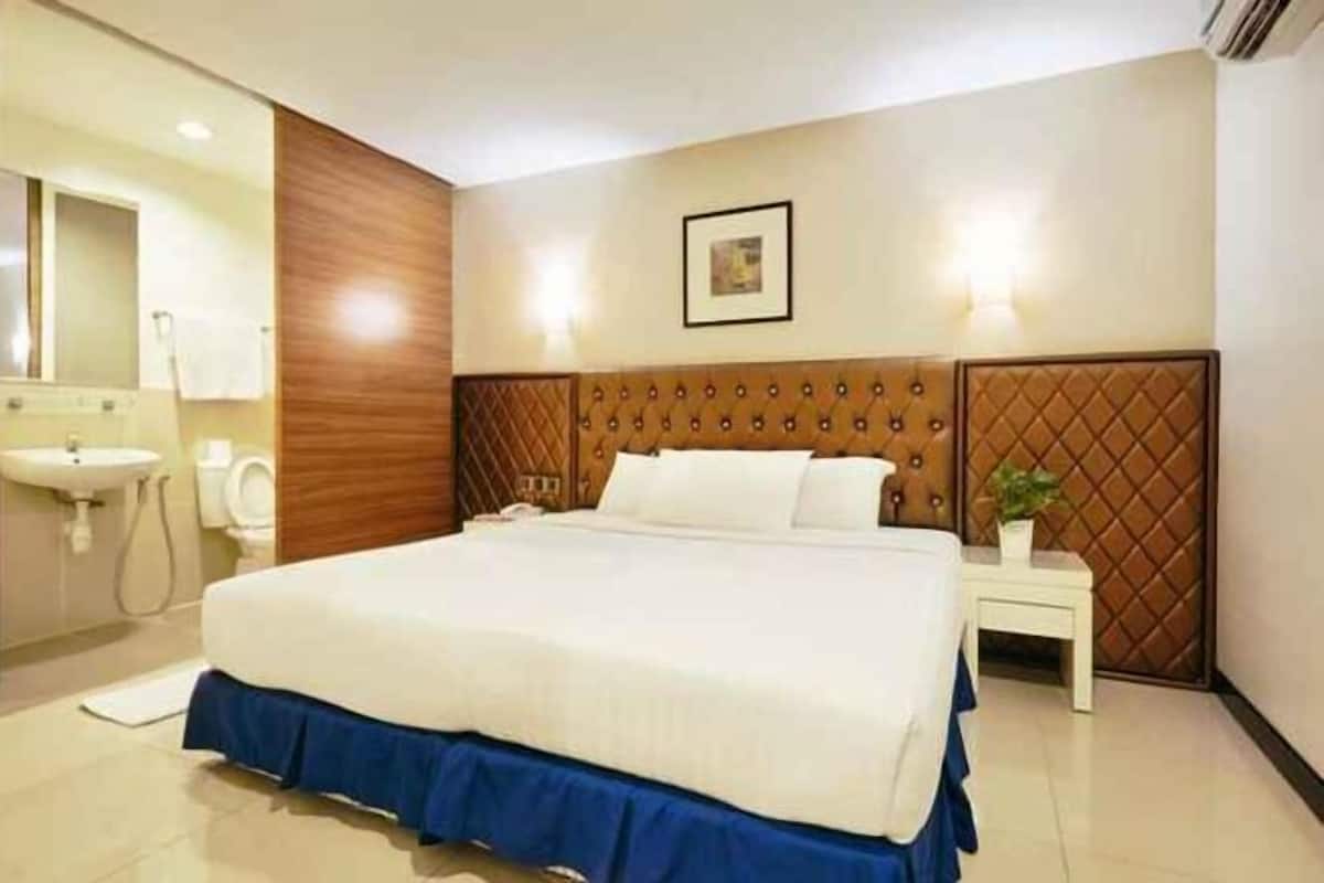 In-room safe, desk, free WiFi, bed sheets