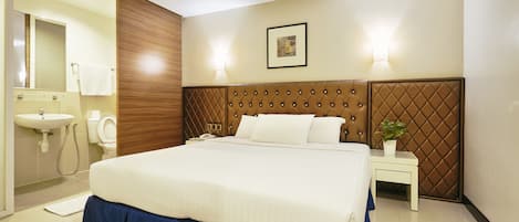 Chambre Double Supérieure, 1 trÚs grand lit | Coffres-forts dans les chambres, bureau, Wi-Fi gratuit, draps fournis