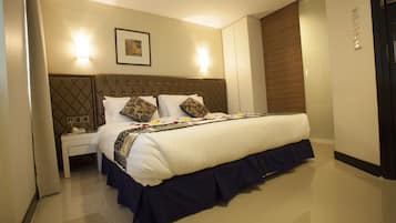 In-room safe, desk, free WiFi, bed sheets