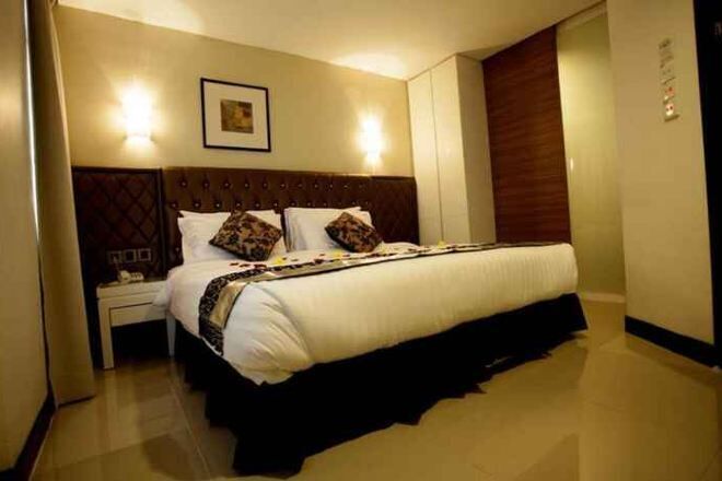 In-room safe, desk, free WiFi, bed sheets