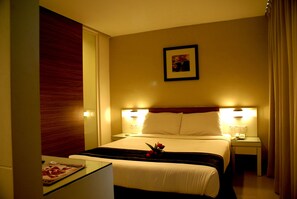 In-room safe, desk, free WiFi, bed sheets - Mangga Boutique Hotel (Seri Kembangan)