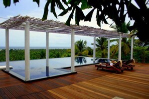Outdoor pool - Over The Hill (Neyyattinkara)