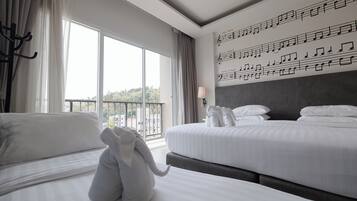 Premium bedding, in-room safe, desk, blackout drapes