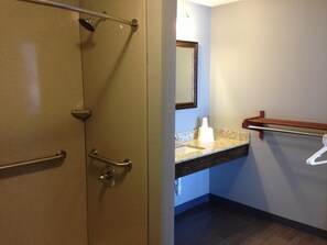 Articles de toilette (gratuits), serviettes fournies, savon, shampooing