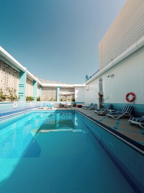 Outdoor pool - Copthorne Downtown Abu Dhabi (Abu Dhabi)